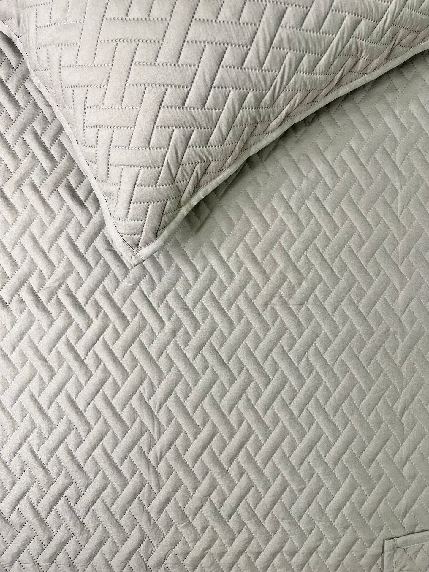STERLING REVERSIBLE QUILTED BEDCOVER (MOON GREY)