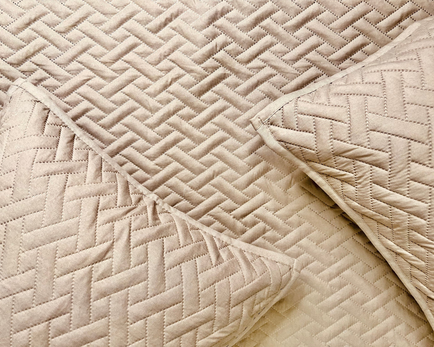 STERLING REVERSIBLE QUILTED BEDCOVER (Deep Grey)