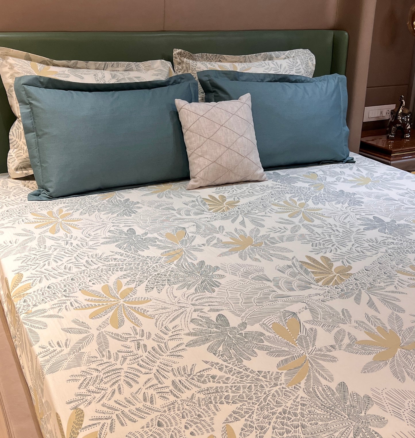 TIGER LILY 100% EGYPTIAN COTTON LUXURY BEDSHEET SET