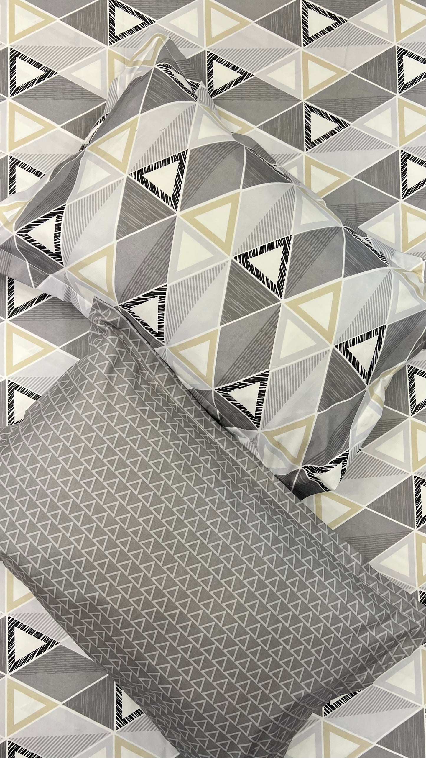 MATRIX KING Bedsheet (with 4 Pillow covers)