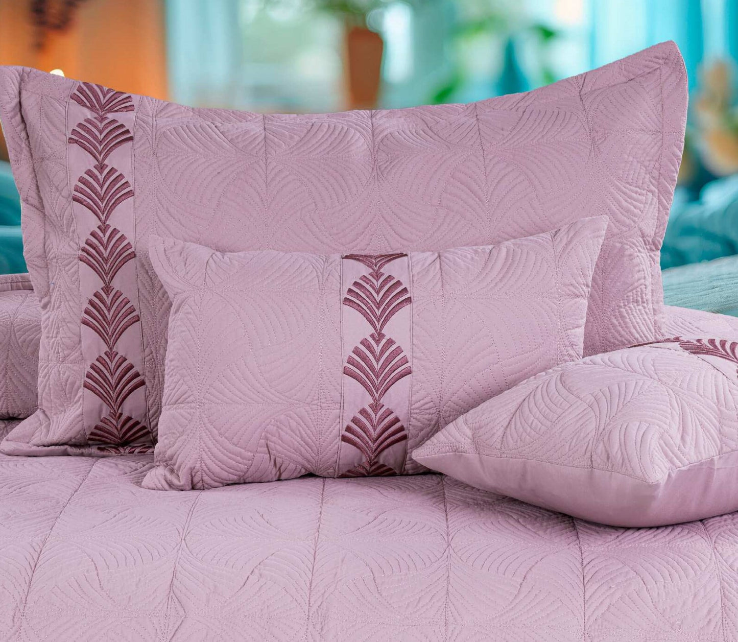 ✨ Solitaire King Size Embroidered Quilted Bedcover Set – 5 Pc | Luxury Bedcover + Pillow Covers + Cushions with Filler