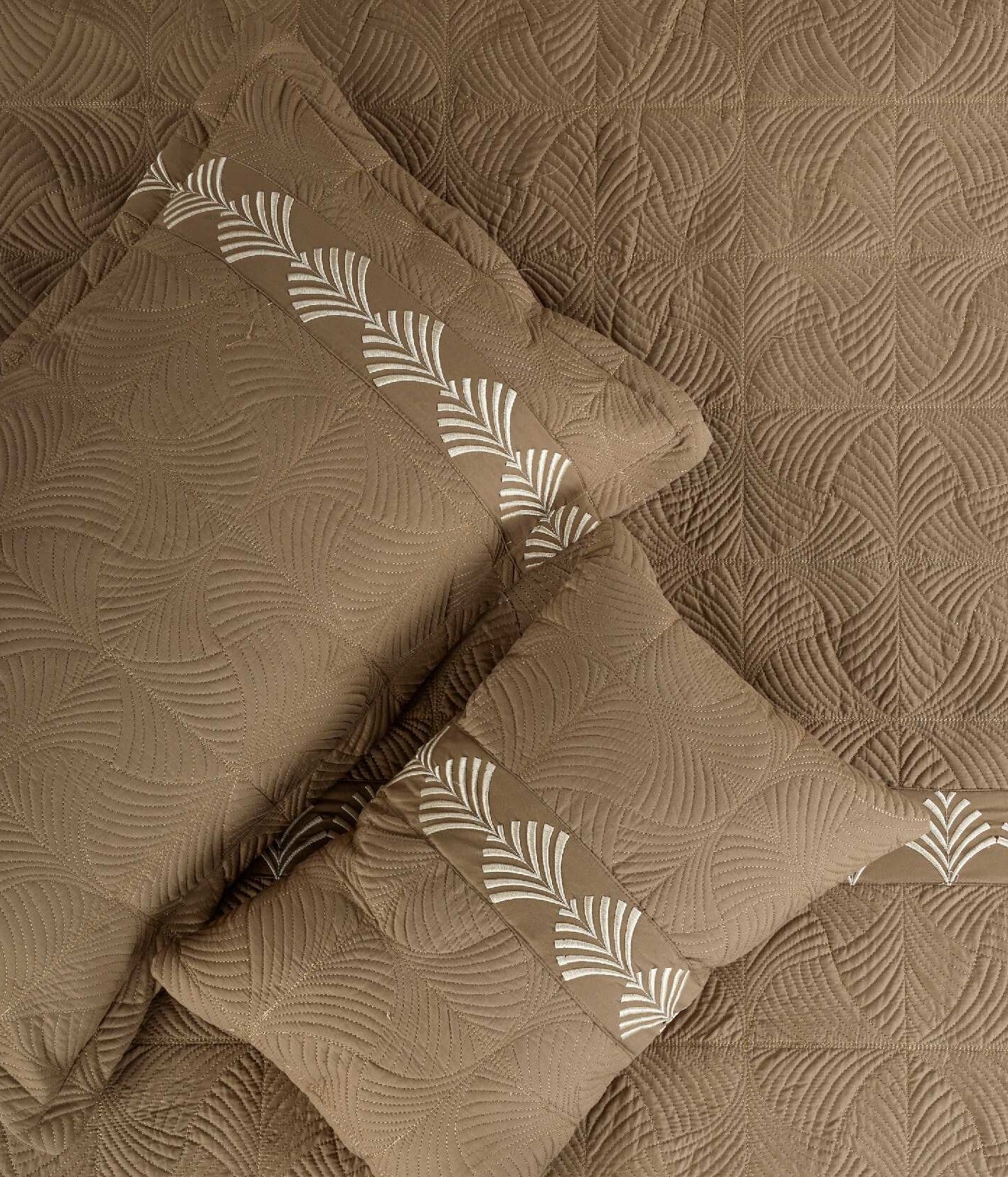 ✨ Solitaire King Size Embroidered Quilted Bedcover Set – 5 Pc | Luxury Bedcover + Pillow Covers + Cushions with Filler