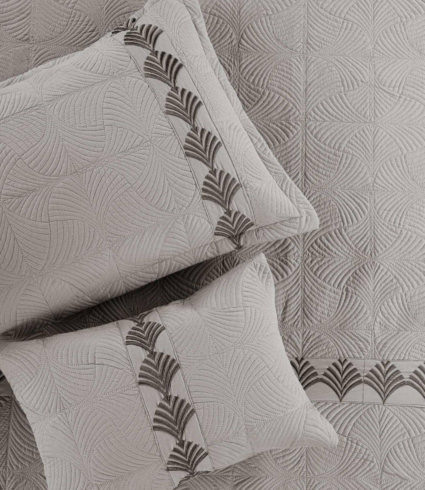 ✨ Solitaire King Size Embroidered Quilted Bedcover Set – 5 Pc | Luxury Bedcover + Pillow Covers + Cushions with Filler