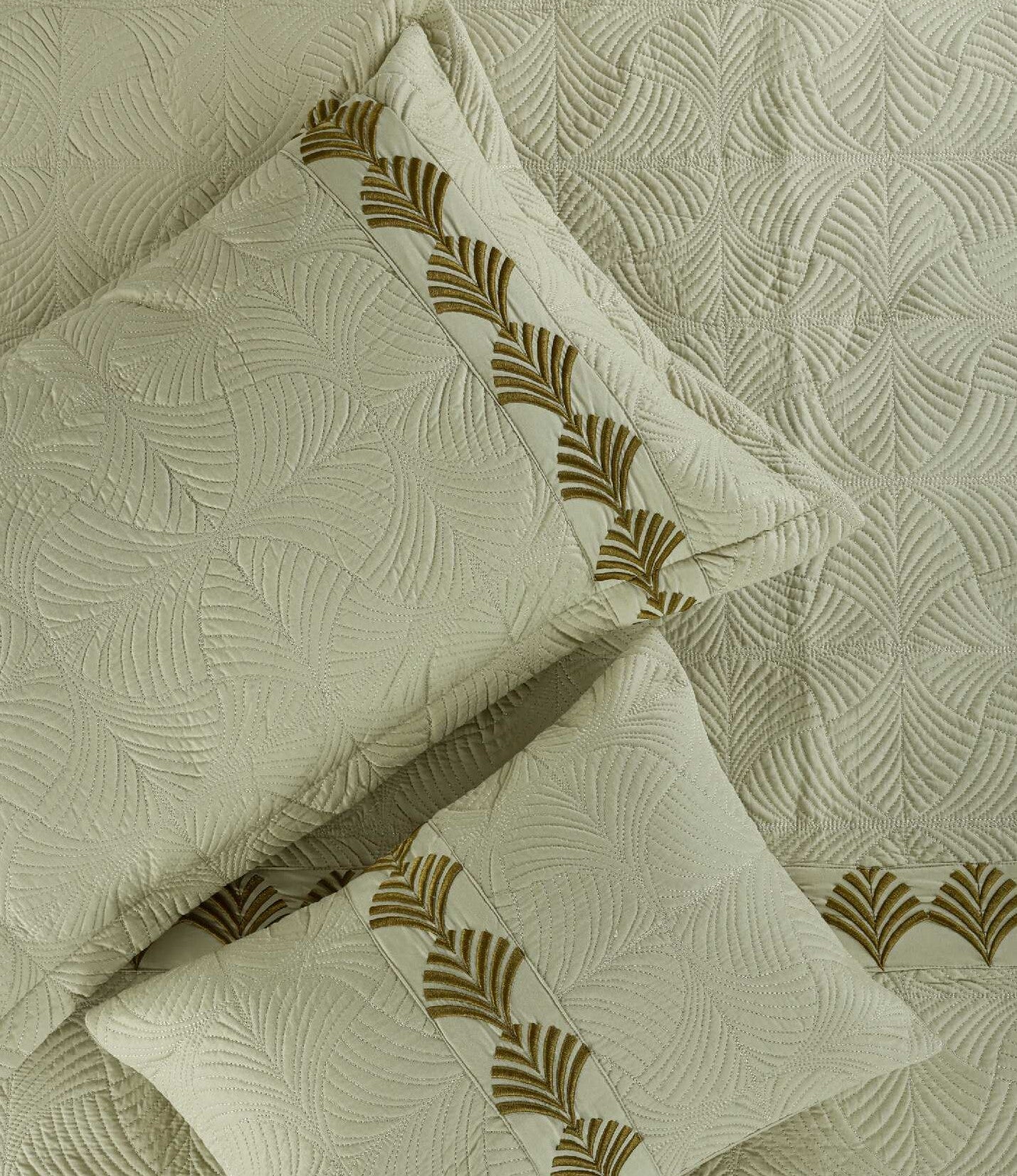 ✨ Solitaire King Size Embroidered Quilted Bedcover Set – 5 Pc | Luxury Bedcover + Pillow Covers + Cushions with Filler