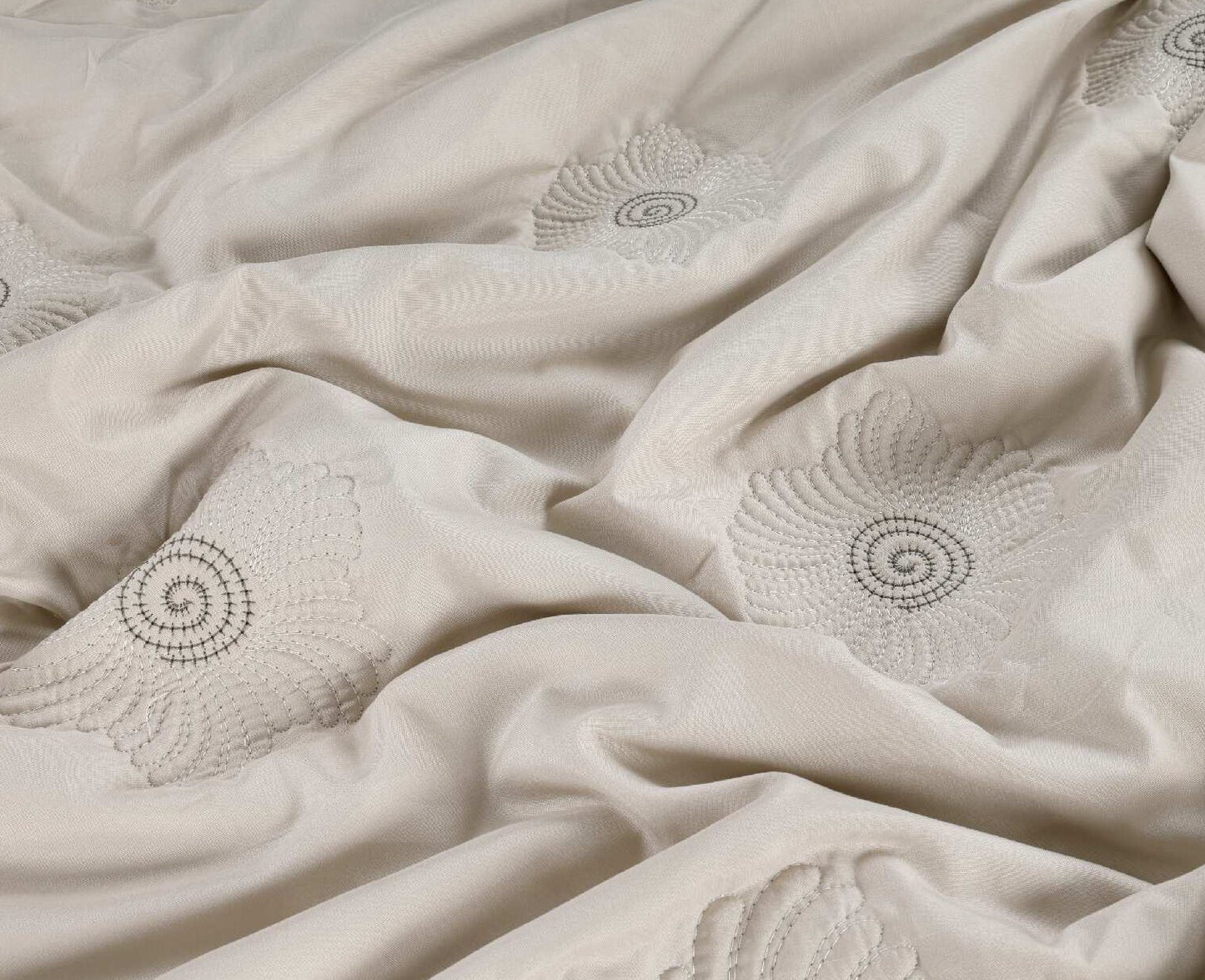 ✨ Solitaire Ultra Soft Embroidered Comforter – Double & Single Bed Sizes | Luxury Quilted Bedding