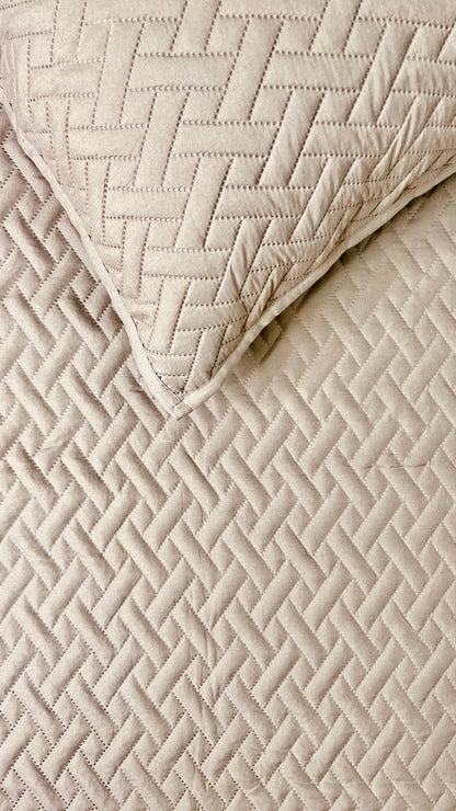 STERLING REVERSIBLE QUILTED BEDCOVER (Beige)