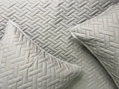 STERLING REVERSIBLE QUILTED BEDCOVER (Wine)